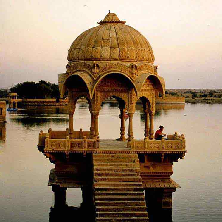 Udaipur to Jaisalmer Taxi Services