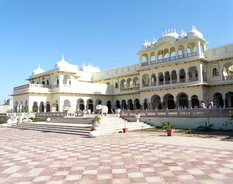 Taxi Service in Udaipur - Mateshwari Tours