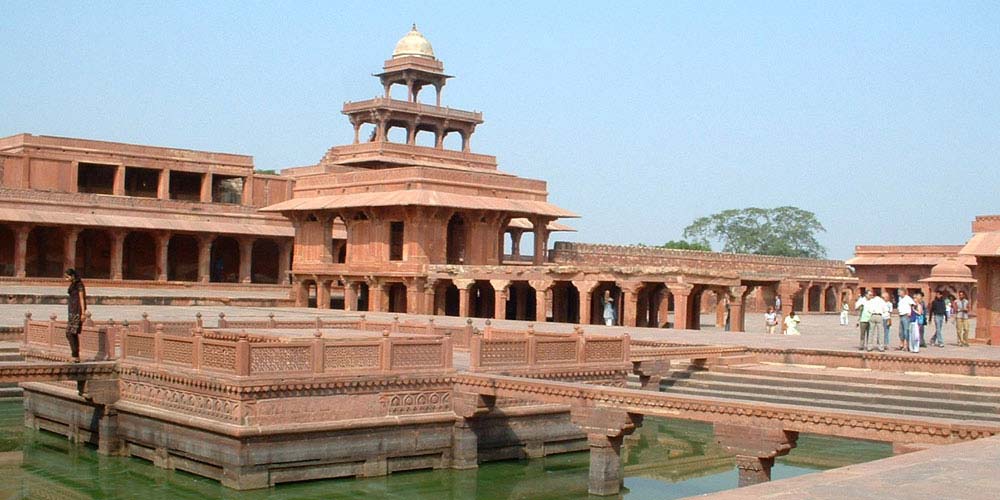 Udaipur Taxi to Fatehpur Sikri