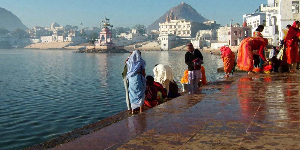 Bathe in Pushkar Lake