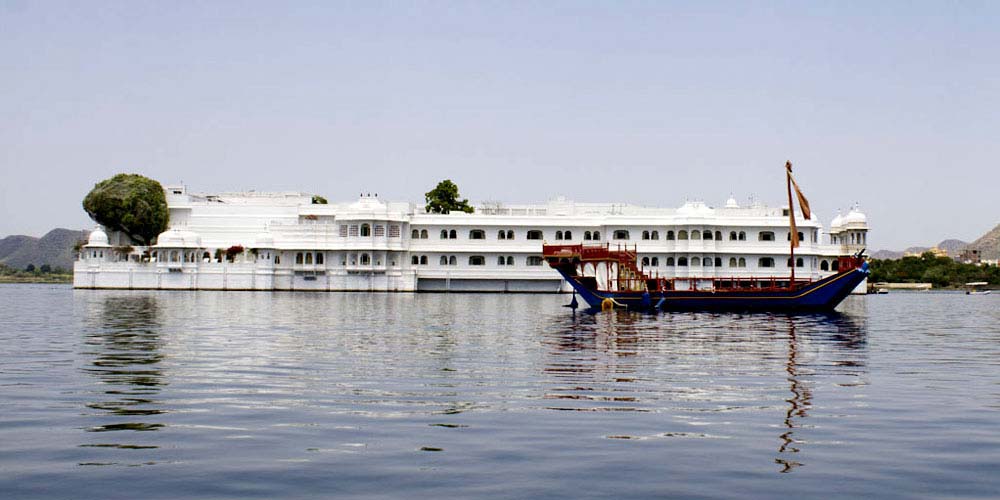 Udaipur Sightseeing Taxi - Mateshwari Tours