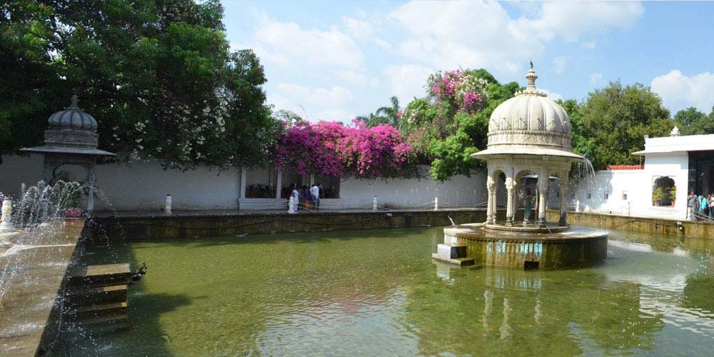 Taxi for Udaipur Sightseeing - Mateshwari Tours